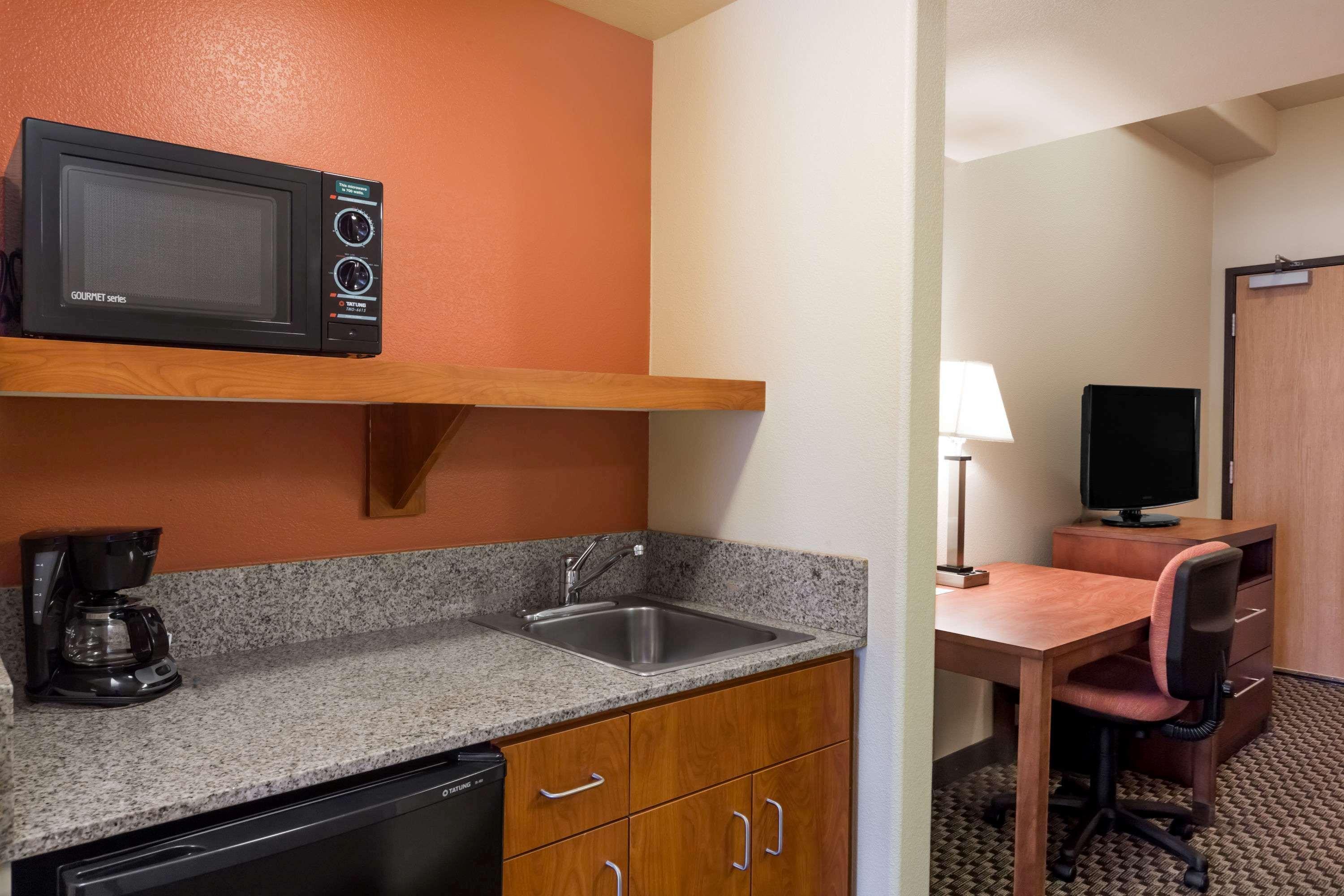 Hawthorn Suites by Wyndham-Oakland/Alameda Bagian luar foto
